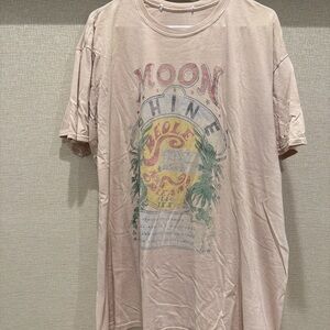 Urban Outfitters – Oversized Graphic T-Shirt